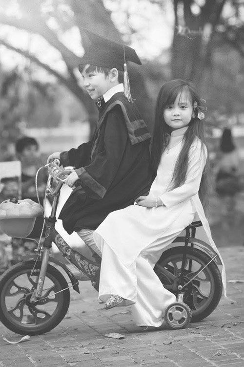 Bộ ảnh “kỷ yếu mẫu giáo” được chị Bích Phương đăng tải trên facebook cá nhân ngay lập tức thu hút hàng nghìn lượt yêu thích và chia sẻ của cộng đồng mạng.