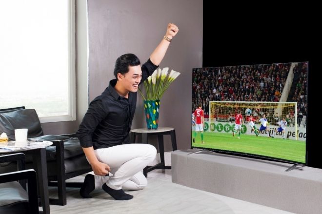 Với những ứng dụng truyền hình toàn cầu được tích hợp trong chiếc TV TCL hứa hẹn sẽ mang đến những trận cầu sống động và đầy màu sắc đến nhà Phan Ngọc Luân.