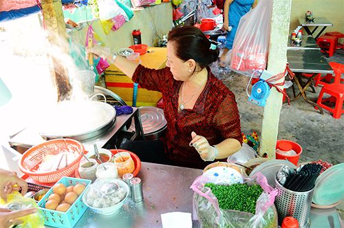 Mì cay phải ăn với muối ớt mới đúng điệu!