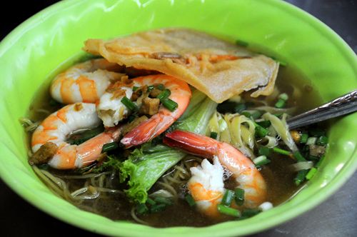 Quán mì vịt tiềm 3 thế hệ cực kỳ đông khách ở Sài Gòn