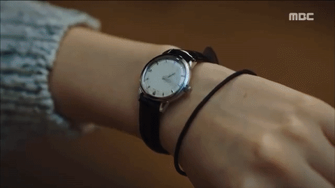 Không thể tin vào mắt mình vì thời gian đột ngột trôi qua quá nhanh.