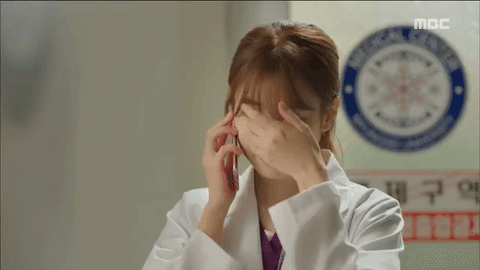 Yeon Joo nói chuyện với người khác sau khi ba mình bị thương nặng bằng giọng nói nghẹn ngào. Đây cũng là một cảnh gây ấn tượng vì lối diễn xuất rất tự nhiên của Hyo Joo.