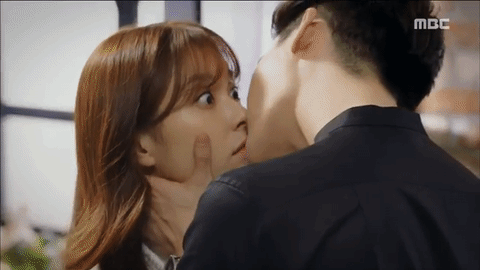 Bất ngờ trước nụ hôn của Kang Chul.