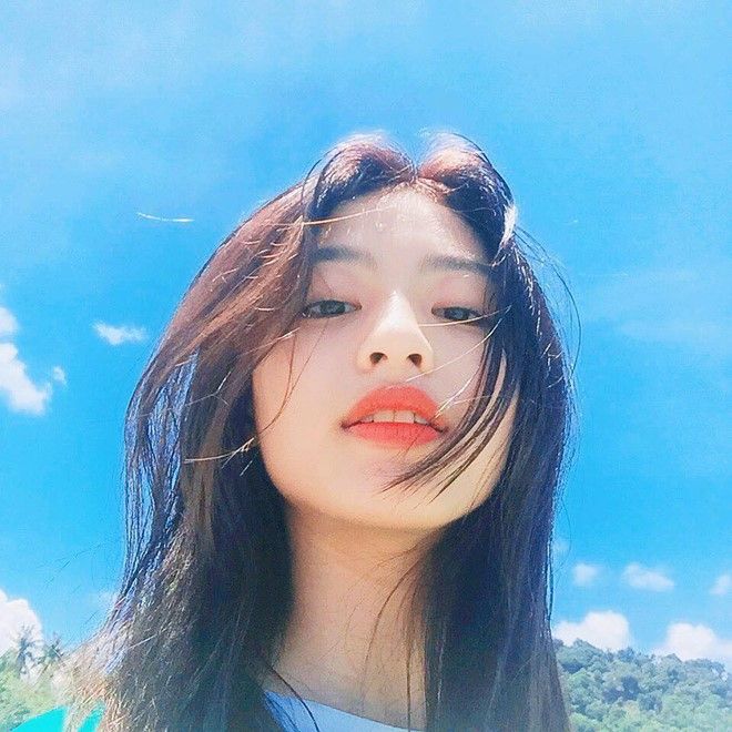 Hiện tại, Minh Ngọc sinh sống tại TP.HCM để theo đuổi giấc mơ trở thành chuyên gia make up, làm đẹp. Cô chia sẻ có sở thích trang điểm cho người khác nhưng lại không thích tự trang điểm.