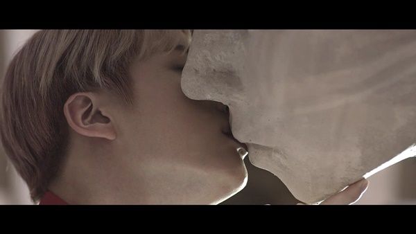 BTS tung MV ma mị: Nhạc chất chẳng kém gì US-UK!