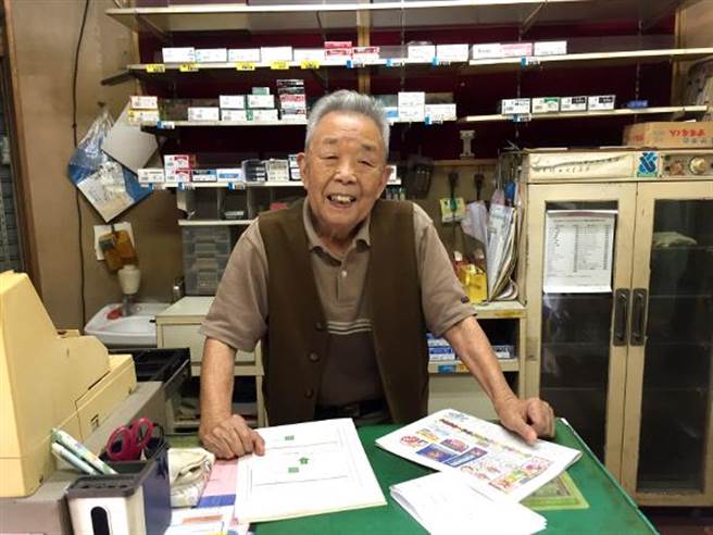  Ông Yamauchi Yoshio năm nay đã 90 tuổi nhưng vẫn còn rất minh mẫn, khỏe mạnh 