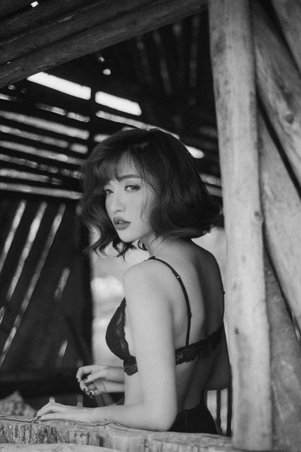 Thời gian gần đây, cô liên tục gây bất ngờ với vẻ nóng bỏng.