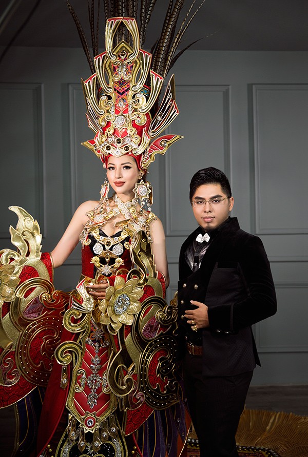 Qua bộ trang phục này thì nhà thiết kế Lê Long Dũng muốn giới thiệu về nét đẹp văn hóa của người Việt cổ, không chỉ gói gọn trong hình ảnh bộ áo dài truyền thống.