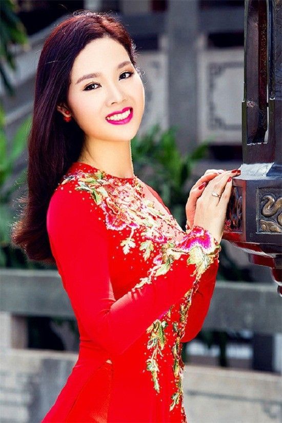 Sau khi đăng quang cô được cử đại diện cho Việt Nam lần đầu tham gia một trong những cuộc thi sắc đẹp quốc tế.