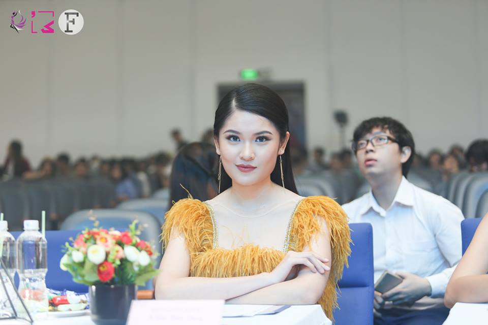 Á hậu Việt Nam 2016 Thuỳ Dung cũng đồng ngồi ghế nóng giám khảo.