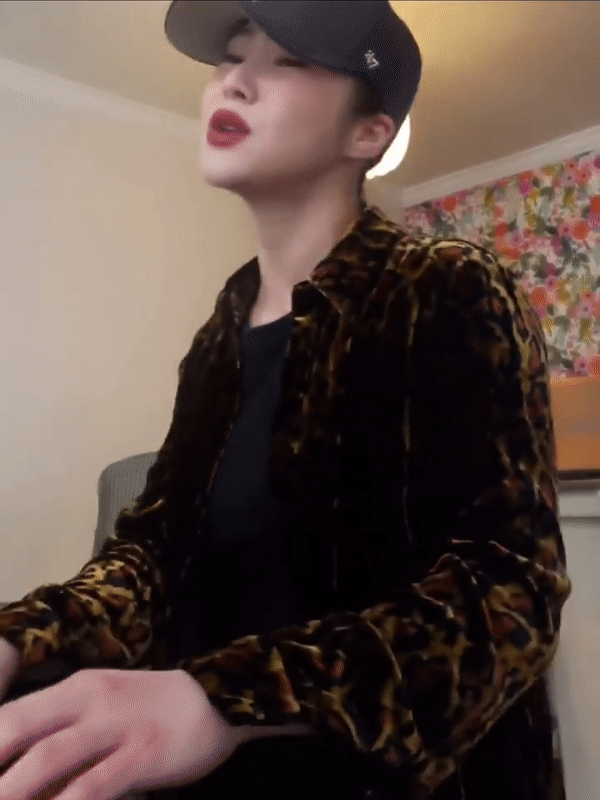  Hương Tràm gây nhớ thương khi 'luyện giọng' bằng hit của Lady Gaga nơi trời Tây Ảnh 2
