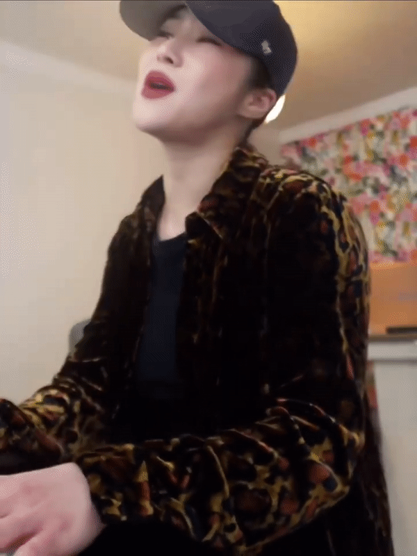  Hương Tràm gây nhớ thương khi 'luyện giọng' bằng hit của Lady Gaga nơi trời Tây Ảnh 1