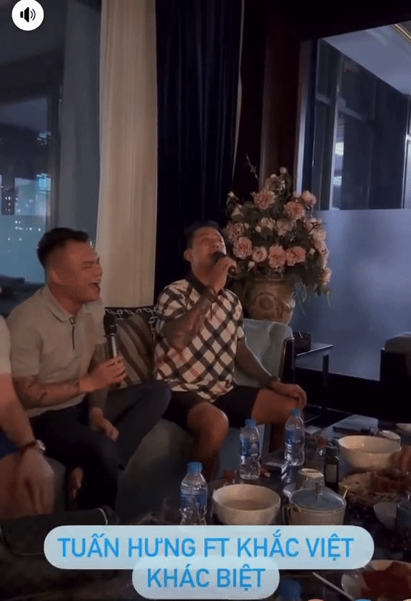  Bị 'quay lén' khi đang hát hò tại nhà riêng, Tuấn Hưng vào tận nơi để bình luận Ảnh 1