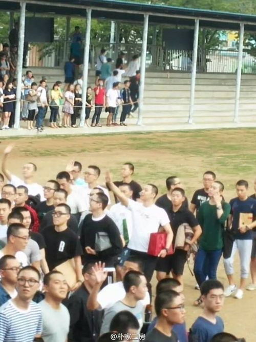 Sáng nay (27/8), thành viên nhóm nhạc đình đám JYJ Park Yoochun đã lên đường đi nhập cũ để thực hiện những nghĩa vụ quân sự. Người hâm mộ sẽ tạm chia tay với nam ca sĩ này trong vòng 2 năm tới.