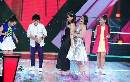 Cẩm Ly, Dương Khắc Linh và cặp đôi Hồ Hoài Anh - Lưu Hương Giang bỏ ghế nóng vì bài thi của nhóm "xoắn quẩy".