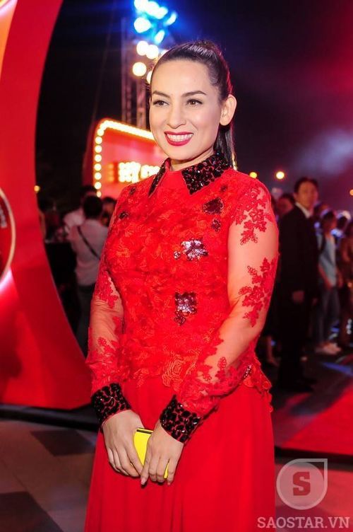 Ca sĩ Phi Nhung.