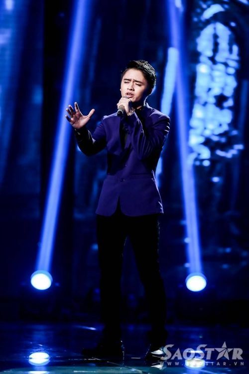 Chàng hoàng tử tình ca của Mỹ Tâm, Đào Ngọc Sang lần này quyết định mạo hiểm khi hát ngay ca khúc Sai do chính người thầy của mình sáng tác và biểu diễn.