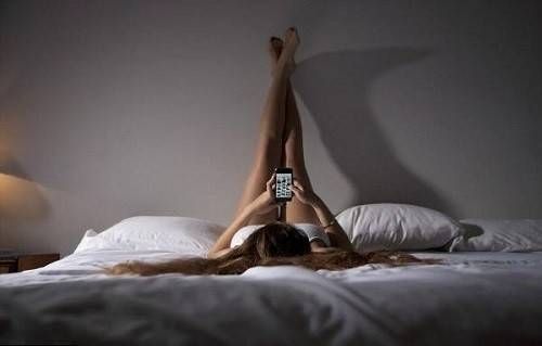 "Sext" (Sex + Text) là thuật ngữ chỉ tin nhắn chứa thông điệp hoặc hình ảnh khiêu dâm.