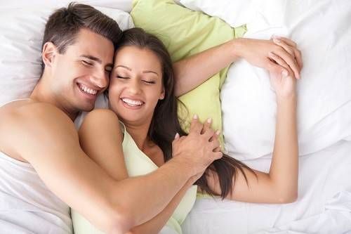 Tin nhắn chủ động từ phía bạn sẽ làm chàng thêm hưng phấn trong chuyện giường chiếu.