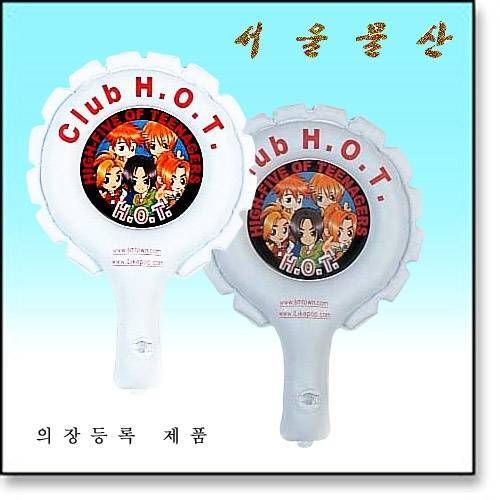 H.O.T tiên phong trong trào lưu fan-club sử dụng màu bóng riêng khi cổ vũ.