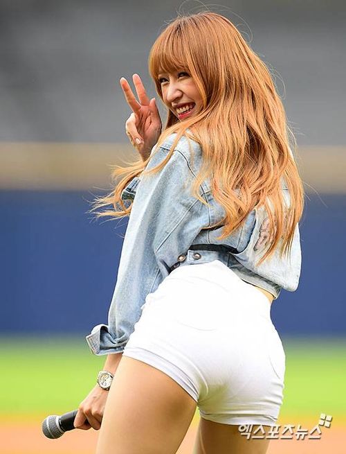 Nhờ hiệu ứng của Hani, nhóm EXID được fan biết đến, các ca khúc của nhóm cũng phủ sóng rộng rãi hơn.