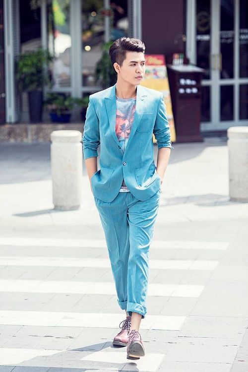 Sau hàng loạt thế hệ đàn anh, Đỗ Hiếu hiện được xem là nhạc sĩ trẻ đa tài của showbiz Việt. Chủ nhân của nhiều bản hit khủng được đánh giá cao không chỉ ở phong cách trẻ trung, văn minh mà còn bởi tư duy âm nhạc thời thượng, hiện đại.