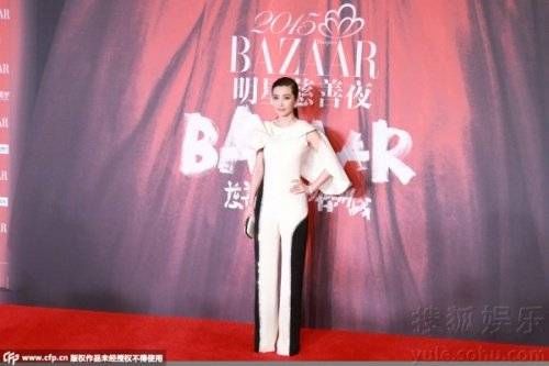 Lý Băng Băng có phần cầu kỳ trên thảm đỏ.