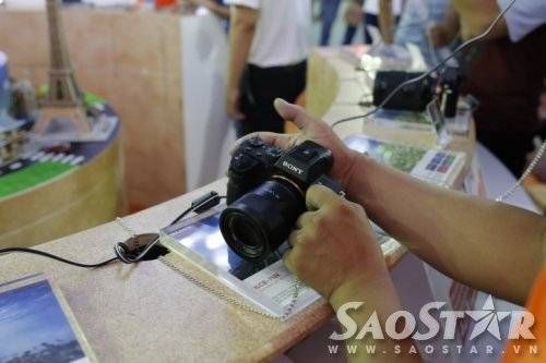 Tận tay trải nghiệm chiếc máy ảnh Sony A7R II
