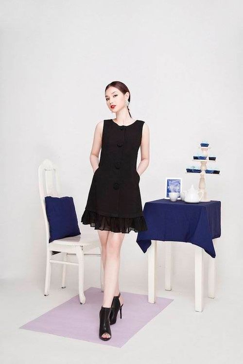 Cô là một trong những sao nữ hiếm hoi vẫn giữ vẫn thân hình cân đối và chuẩn mực sau thời gian mang thai. Cộng với nước da sáng và cách trang điểm quyến rũ, hình ảnh Quỳnh Chi trong mắt công chúng càng lúc càng thu hút.