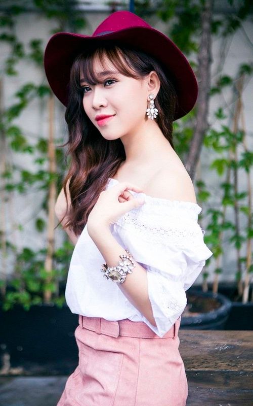Chỉ 1 tuần sau khi cuộc thi khép lại, Bảo Uyên đã kịp hoàn tất bản thu âm đầu tiên trong sự nghiệp của mình. Ca khúc đầu tiên mà Bảo Uyên ra mắt sẽ là một sáng tác của nhạc sĩ trẻ Isaac Thái mang tên Để lại cho em. Đây là bản ballad nhẹ nhàng, tình cảm nhưng vẫn khoe được quãng giọng rất rộng của cô.