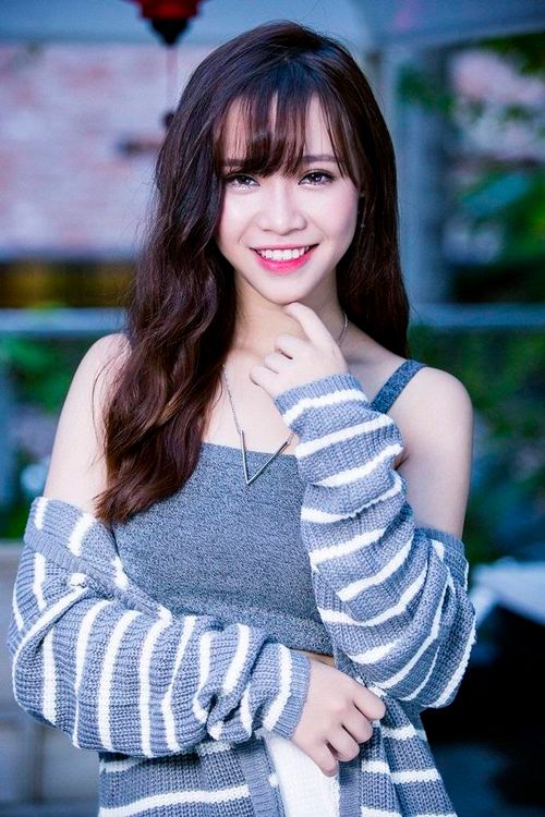 Nói về việc được mọi người gọi là “bản sao Mỹ Tâm”, Bảo Uyên chia sẻ: “Được gọi là bản sao Mỹ Tâm ban đầu là điều tự hào nhất với tôi khi tham gia Giọng hát Việt. Tuy nhiên, càng về sau điều đó càng trở thành áp lực với mình để xứng đáng với sự so sánh này, không để làm ảnh hưởng danh tiếng của cô Mỹ Tâm đã hết lòng giúp đỡ mình. Thời gian tới, tôi muốn mình có thể tự lập và quyết tâm hơn để theo đuổi ước mơ từ bé cũng giống như cô Tâm ngày xưa vậy!”.