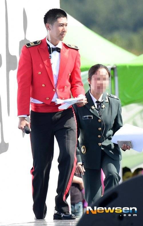 Hôm 3/10, nam ca sĩ Yunho tham gia sự kiện Ground Forces Festival lần thứ 13 ở Gyeryong, Choongnam với vai trò MC dẫn chương trình kiêm nghệ sĩ biểu diễn.