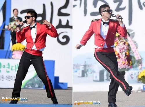 Theo một fan kể lại trên trang cá nhân, sau động tác vũ đạo cuối cùng, Yunho mới cảm nhận được sự cố rách quần, anh bí mật “kiểm tra” đũng quần.