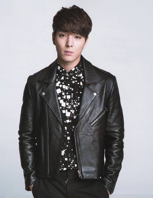 Jonghun của F.T.Island được phát hiện khi đang đi trên phố. Người quản lý để ý đến vẻ điển trai của anh chàng và thậm chí mua đồ ăn cho Jonghun và cuối cùng thuyết phục đầu quân về công ty.