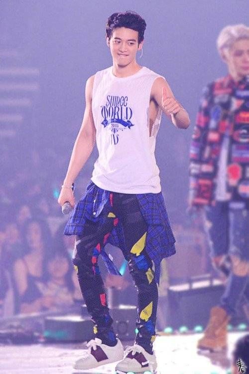 Minho của nhóm SHINee được một quản lý của SM tiếp cận khi anh đang có mặt ở một khu trượt tuyết. Mặc dù bị Minho từ chối lời mời nhưng người này vẫn quay lại tiếp tục đề nghị. Sau đó, người quản lý đi theo chàng trai từ trường học về nhà và cứ như vậy cho đến khi Minho chịu đồng ý.