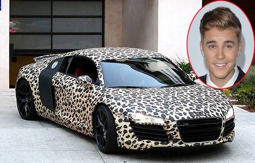 Justin Bieber cũng là ngôi sao thích chơi trội không kém. Nam ca sĩ 21 tuổi sở hữu vài chiếc ô tô, nổi bật trong đó là Audi R8 được sơn họa tiết da báo bắt mắt. Justin đã phải bỏ ra hơn 190.000 USD để làm chủ chiếc xế này.