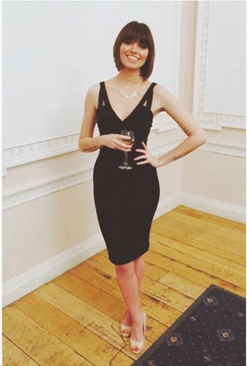 Charlotte luôn đầu tư về hình ảnh và trang phục trong mọi bức ảnh đăng tải trên Instagram, bởi cô mất đến 5 tiếng một ngày để chọn và chỉnh sửa bức ảnh hoàn hảo trong số 200 hình ảnh ngày hôm đó.