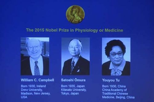 Hội đồng giám khảo ở Stockholm, Thụy Điển đã trao giải thưởng Nobel Y học 2015 danh giá cho 2 công trình nghiên cứu: phương pháp mới trị nhiễm giun ký sinh của giáo sư William C. Campbell (Ireland) cùng đồng nghiệp người Nhật Bản Satoshi Omura và liệu pháp điều trị sốt rét từ thảo dược cổ truyền của nữ giáo sư Đồ U U (Trung Quốc).