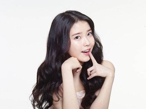 Trong radio show Old School, nữ ca sĩ IU tiết lộ: “Ê-kíp và tôi thấy rằng tên các bài hát có 3 âm tiết sẽ thành công, vì thế chúng tôi sẽ đặt tên bài hát sắp tới cũng có 3 âm tiết như vậy”. Thực tế, các ca khúc của IU có 3 âm tiết như Nagging, Good Day, You And I, The Red Shoes và Sogyeokdong đều trở thành hit.
