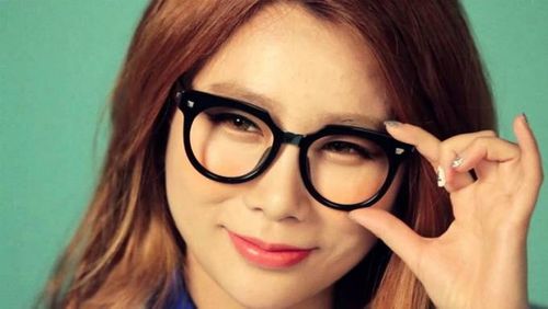 Giọng ca chính của Brown Eyed Girls -JeA cho biết cô sẽ không thể hoàn thành trọn vẹn bất cứ việc gì nế đang ăn hành tây. “Tôi gặp nhiều rắc rối chỉ vì hành. Tôi thường làm hỏng việc mỗi khi ăn hành, ví dụ không thể hát trọn vẹn nốt nhạc ở quãng thấp” -JeA cho biết.