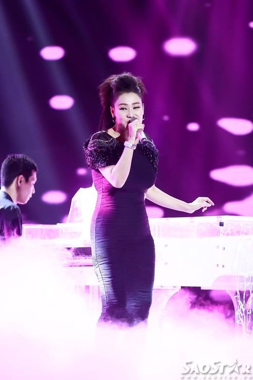 Thu Minh bật mí thêm, sắp tới, cô có thể sẽ ngồi ghế nóng một chương trình nào đấy. Tuy nhiên, trước mắt, bà mẹ một con vẫn tranh thủ thời gian để phát hành thêm các sản phẩm âm nhạc. Trở lại sau khi sinh, Thu Minh nhanh chóng sở hữu 2 bản hit mới gồm: Đừng yêu và Just Love.