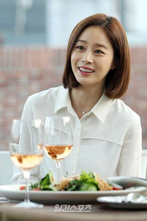 Nữ diễn viên thừa nhận trong bộ phim Yong Pal vừa kết thúc thành công, cô không có nhiều cảnh quay. “Tôi nằm trên giường cho tới tập 6” - Kim Tae Hee nói. Vào thời điểm đó, nữ diễn viên bị la ó vì không diễn nhiều nhưng vẫn nhận cat-xê cao. Kim Tae Hee cũng thú nhận cô có thói quen mở miệng mỗi khi ngủ nên nếu ngủ quên, ê-kíp làm phim sẽ phát hiện ra.