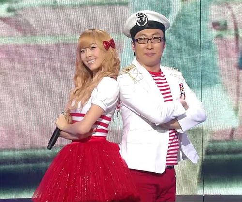 Năm 2009, Park Myung Soo góp giọng cùng Jessica - khi đó vẫn là thành viên nhóm SNSD trong ca khúc Naengmyun dành cho chương trình Duet Song Festival của Infinity Challenge. Họ từng có khá nhiều kỷ niệm trong lần hợp tác này. Hồi đầu năm, trong show phát thanh riêng, Park Myung Soo hỏi thăm về tình hình hiện tại của Jessica - nay đã là một nghệ sĩ hoạt động solo. Jessica bất ngờ tuyên bố tách khỏi SNSD vào tháng 9/2014 khiến cộng đồng fan không khỏi ngỡ ngàng.