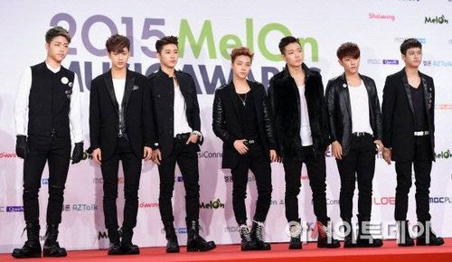 Về phía các nhóm nam, đáng chú ý là iKON - tân binh hot nhất 2015 đến từ công ty giải trí YG.