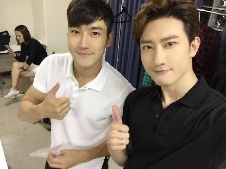 Ngay trong nhóm Super Junior - M, thành viên Zhou Mi có nụ cười mỉm khá giống với Si Won.