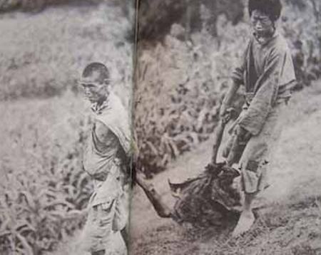Một cảnh tượng kinh hoàng được chụp lại trong những năm xảy ra đại nạn đói tại Tứ Xuyên, Trung Quốc.