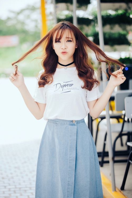Bảo Uyên quyết định lên TP HCM nhằm có điều kiện học tập và phát triển tài năng tốt hơn. May mắn, cô nhận được học bổng toàn phần của một trường quốc tế để có thể tiếp tục việc học tại Sài thành.