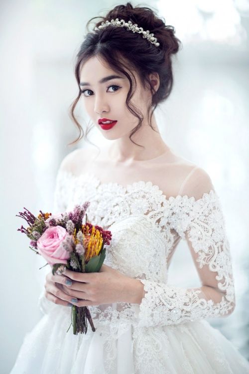 Dù sở hữu vẻ đẹp thanh thoát và ấn tượng trong showbiz nhưng mỹ nữ vẫn chưa một lần lộ diện bạn trai hoặc một bóng hình nào đó xung quanh mình. Thậm chí gia đình cô cũng sốt ruột chuyện cưới hỏi.