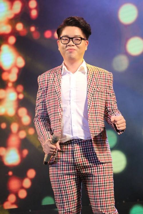 Trước đó, ở phần 1, nhiều ca sĩ khác cũng góp mặt trong chương trình. Đức Phúc - quán quân Giọng hát Việt 2015 gửi đến người yêu nhạc ca khúc Chỉ một câu.