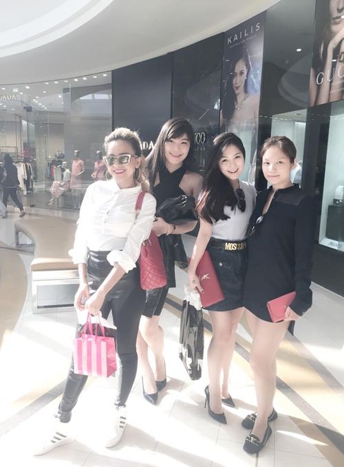 Còn Hương Tràm thì lựa chọn Chadstone, một trong những trung tâm mua sắm đa dạng cả về số lượng cũng như chất lượng ở Melbourne để thỏa sức mua sắm.